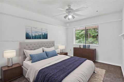 House in Miami, Florida 4 bedrooms, 177.72 sq.m. № 2013936 - photo 27