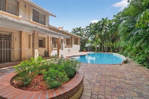 House in Miami, Florida 4 bedrooms, 177.72 sq.m. № 2013936 - photo 11
