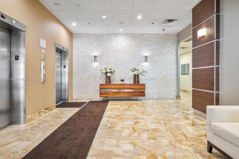 Купить кондоминиум в Серфсайд, Флорида 1 спальня, 86.31м2, № 2013504 - фото 23