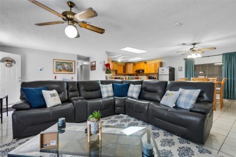 House in Kissimmee, Florida 3 bedrooms, 157 sq.m. № 1719220 - photo 15