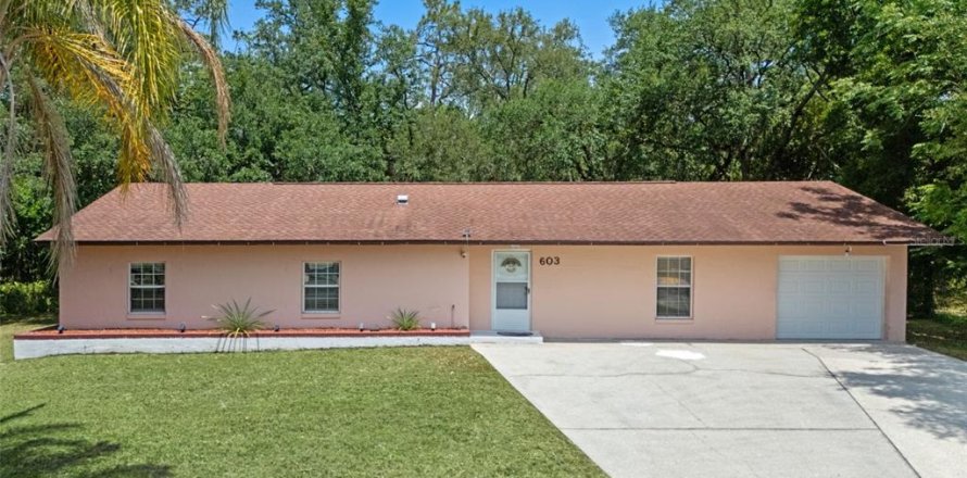 House in Kissimmee, Florida 3 bedrooms, 157 sq.m. № 1719220