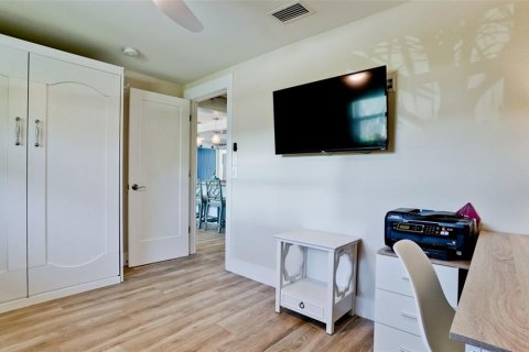 House in Holmes Beach, Florida 4 bedrooms, 223.8 sq.m. № 2238342 - photo 20