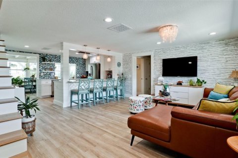 House in Holmes Beach, Florida 4 bedrooms, 223.8 sq.m. № 2238342 - photo 4