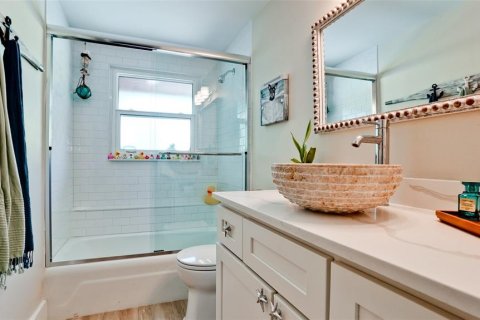 House in Holmes Beach, Florida 4 bedrooms, 223.8 sq.m. № 2238342 - photo 21