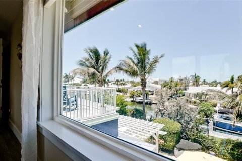 House in Holmes Beach, Florida 4 bedrooms, 223.8 sq.m. № 2238342 - photo 27