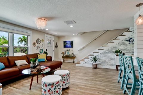 House in Holmes Beach, Florida 4 bedrooms, 223.8 sq.m. № 2238342 - photo 5