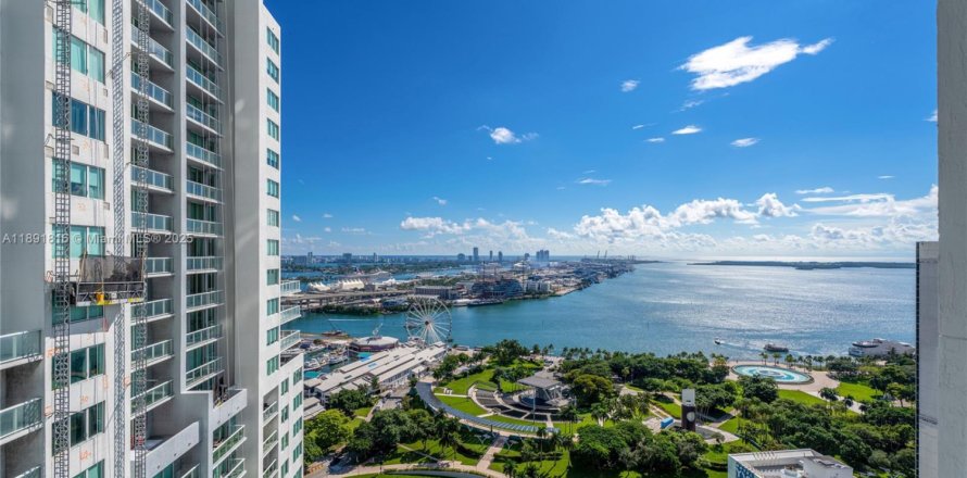 Condo in Miami, Florida, 2 bedrooms  № 2168275