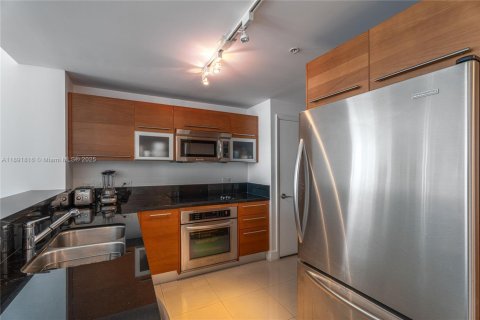Condo in Miami, Florida, 2 bedrooms  № 2168275 - photo 8