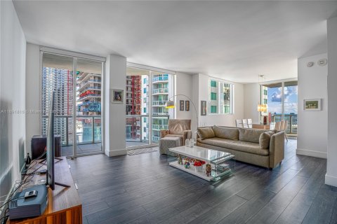 Condo in Miami, Florida, 2 bedrooms  № 2168275 - photo 2