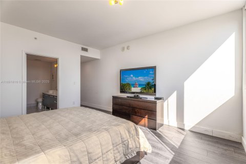 Condo in Miami, Florida, 2 bedrooms  № 2168275 - photo 19