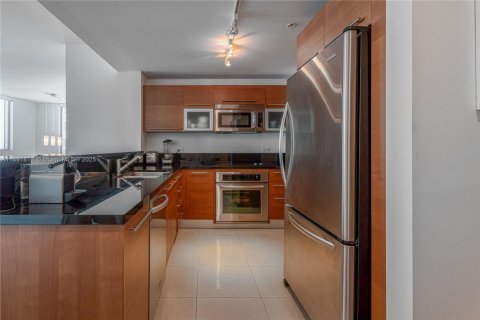 Condo in Miami, Florida, 2 bedrooms  № 2168275 - photo 7