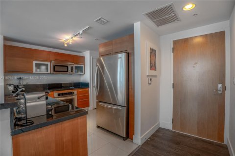 Condo in Miami, Florida, 2 bedrooms  № 2168275 - photo 5