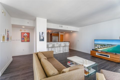 Condo in Miami, Florida, 2 bedrooms  № 2168275 - photo 12