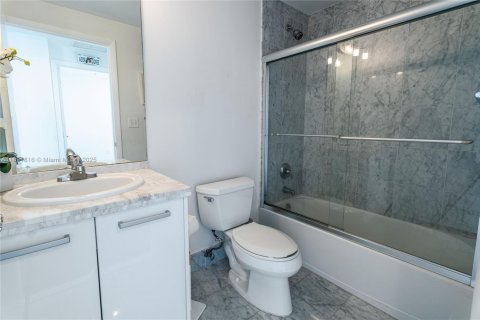 Condo in Miami, Florida, 2 bedrooms  № 2168275 - photo 14