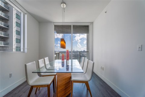 Condo in Miami, Florida, 2 bedrooms  № 2168275 - photo 11