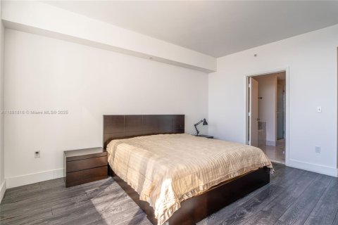 Condo in Miami, Florida, 2 bedrooms  № 2168275 - photo 18