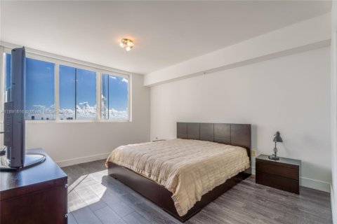 Condo in Miami, Florida, 2 bedrooms  № 2168275 - photo 17