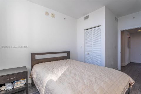 Condo in Miami, Florida, 2 bedrooms  № 2168275 - photo 16