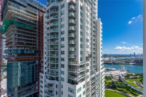 Condo in Miami, Florida, 2 bedrooms  № 2168275 - photo 25