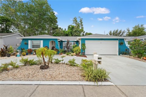 Casa en venta en Port Richey, Florida, 2 dormitorios, 115.2 m2 № 1905475 - foto 2