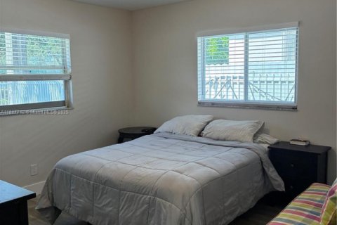 House in Miami, Florida 3 bedrooms, 104.05 sq.m. № 1799325 - photo 9