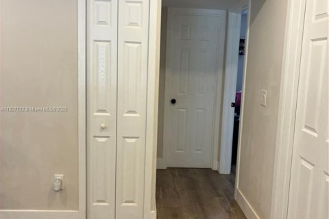 House in Miami, Florida 3 bedrooms, 104.05 sq.m. № 1799325 - photo 18