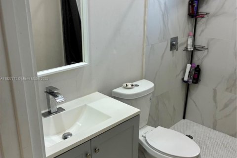 House in Miami, Florida 3 bedrooms, 104.05 sq.m. № 1799325 - photo 15