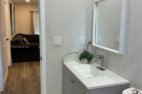 House in Miami, Florida 3 bedrooms, 104.05 sq.m. № 1799325 - photo 13