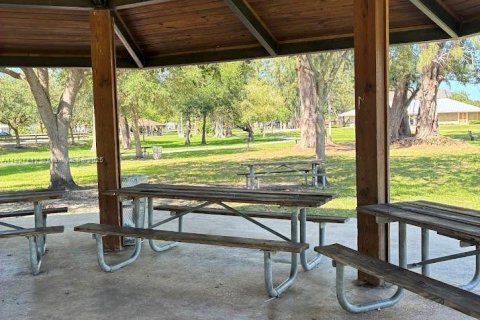 House in Miami, Florida 3 bedrooms, 104.05 sq.m. № 1799325 - photo 27