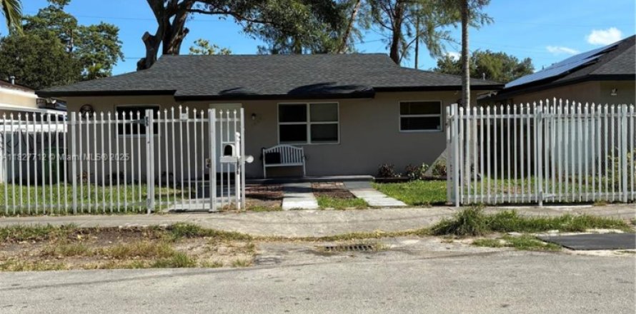 House in Miami, Florida 3 bedrooms, 104.05 sq.m. № 1799325