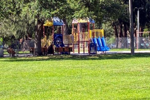 House in Miami, Florida 3 bedrooms, 104.05 sq.m. № 1799325 - photo 28