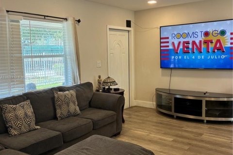 House in Miami, Florida 3 bedrooms, 104.05 sq.m. № 1799325 - photo 8