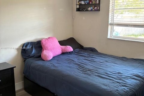 House in Miami, Florida 3 bedrooms, 104.05 sq.m. № 1799325 - photo 23