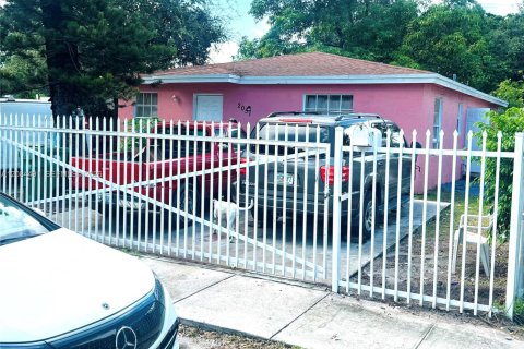 Villa ou maison à Opa-locka, Floride 3 chambres № 2352521