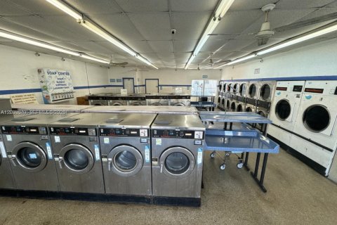 Immobilier commercial à Hallandale Beach, Floride № 2089453