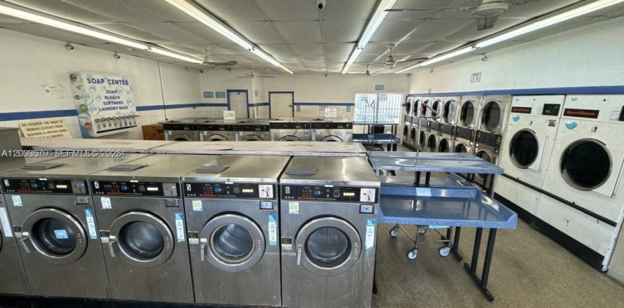 Immobilier commercial à Hallandale Beach, Floride № 2089453