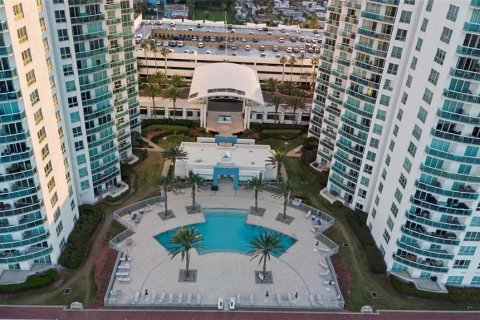 Condo in Daytona Beach, Florida, 2 bedrooms  № 1894040 - photo 12