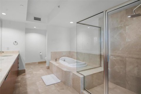 Condo in Daytona Beach, Florida, 2 bedrooms  № 1894040 - photo 19