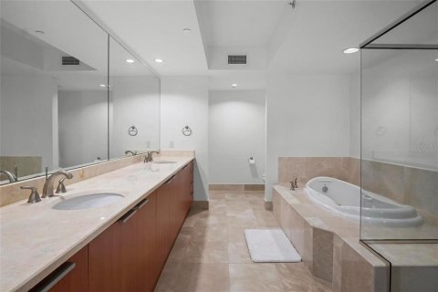 Condo in Daytona Beach, Florida, 2 bedrooms  № 1894040 - photo 18