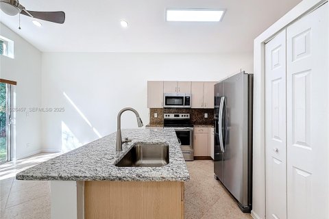 Villa ou maison à louer à Miramar, Floride: 4 chambres, 137.22 m2 № 1986388 - photo 2