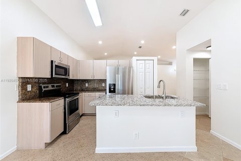 Villa ou maison à louer à Miramar, Floride: 4 chambres, 137.22 m2 № 1986388 - photo 4