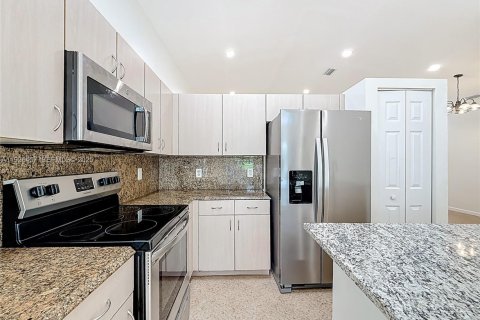 Villa ou maison à louer à Miramar, Floride: 4 chambres, 137.22 m2 № 1986388 - photo 3