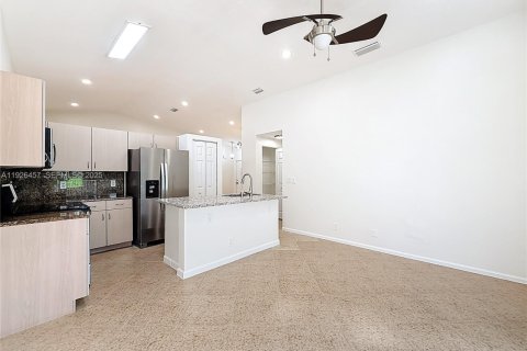 Villa ou maison à louer à Miramar, Floride: 4 chambres, 137.22 m2 № 1986388 - photo 6