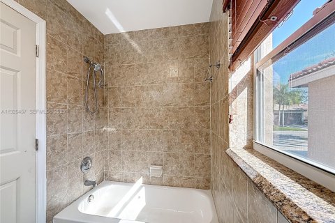 Villa ou maison à louer à Miramar, Floride: 4 chambres, 137.22 m2 № 1986388 - photo 29