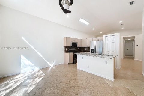 Villa ou maison à louer à Miramar, Floride: 4 chambres, 137.22 m2 № 1986388 - photo 7