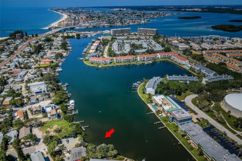 Villa ou maison à vendre à Treasure Island, Floride: 2 chambres, 140.84 m2 № 1376234 - photo 3
