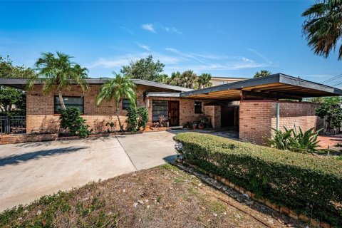 Villa ou maison à vendre à Treasure Island, Floride: 2 chambres, 140.84 m2 № 1376234 - photo 4