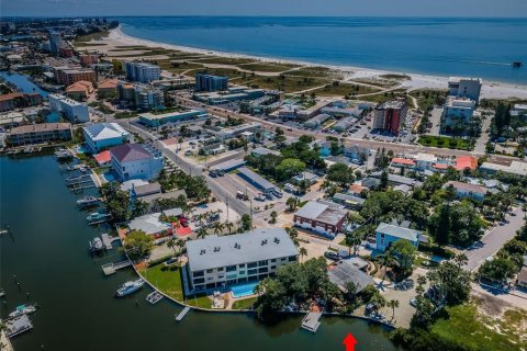 Villa ou maison à vendre à Treasure Island, Floride: 2 chambres, 140.84 m2 № 1376234 - photo 2