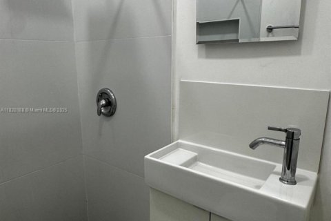 Condo in Coral Gables, Florida  № 1804300 - photo 14