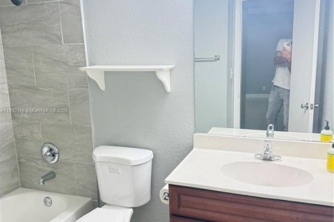 Condo in Plantation, Florida, 2 bedrooms  № 1952668 - photo 16